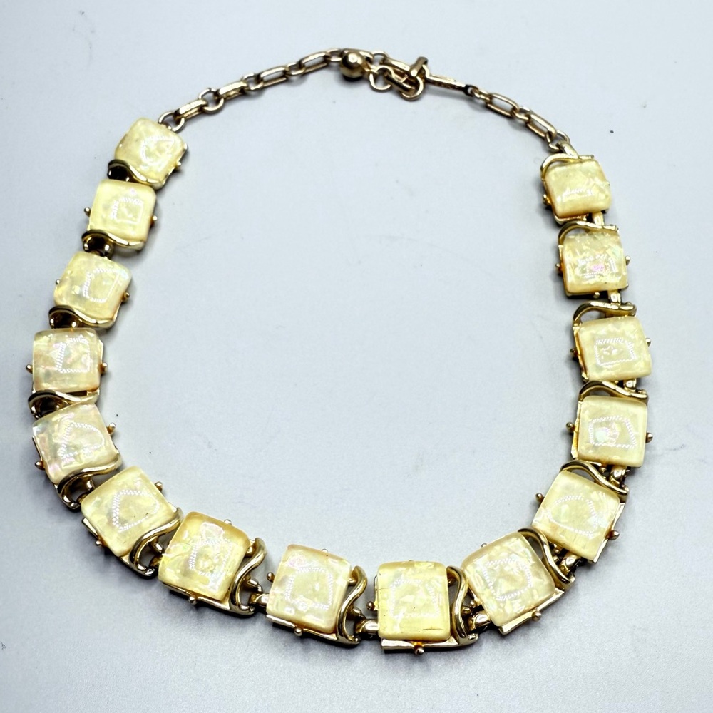 Vintage Coro Yellow Confetti Glitter Thermoset Necklace 59$